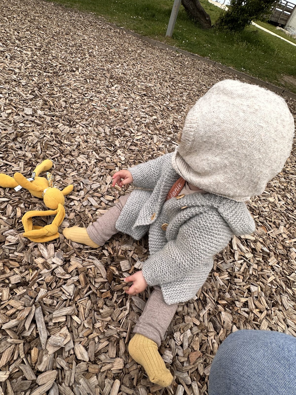 Enfant explorant la nature